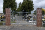 Das neue Tor zum Friedhof